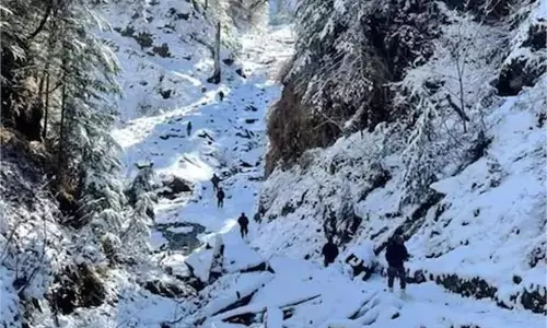 Kishtwar Encounter: सुरक्षाबलों ने आतंकी कमांडर समेत 3 लोगों को किया ढेर