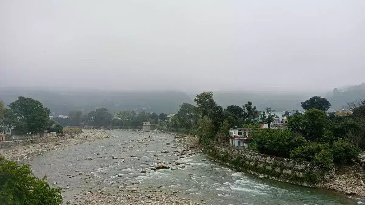 Haldwani: धूप निकलने के बाद भी ठंड का असर बरकरार Haldwani: धूप निकलने के बाद भी ठंड का असर बरकरार