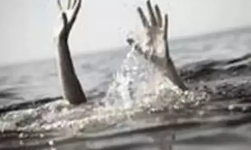 Odisha दो कॉलेज छात्र जलाशय में डूबे, एक छात्रावास में लटका मिला