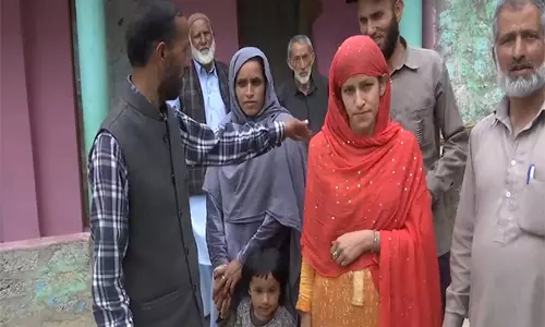 खामोश सपने, बुलंद हौसला: Rajouri की मूक-बधिर लड़की लगातार सीखती रही खामोश सपने, बुलंद हौसला: Rajouri की मूक-बधिर लड़की लगातार सीखती रही
