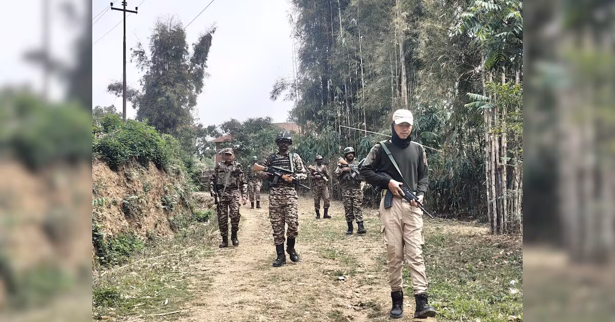 Manipur : सुरक्षा बलों ने जारी अभियान में हथियार और गोला-बारूद बरामद किया