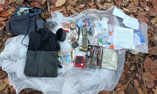 नारायणपुर के पहाड़ से नक्सल डंप बरामद