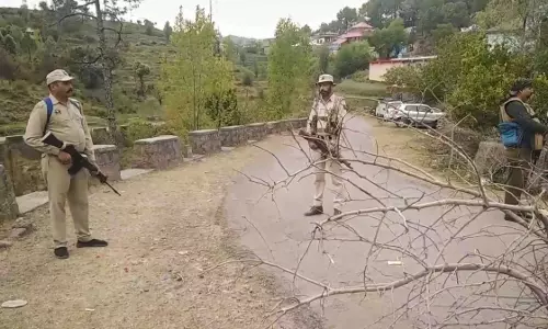 J-K के किश्तवाड़ में चल रहे ऑपरेशन में 2 आतंकवादी मारे गए J-K के किश्तवाड़ में चल रहे ऑपरेशन में 2 आतंकवादी मारे गए