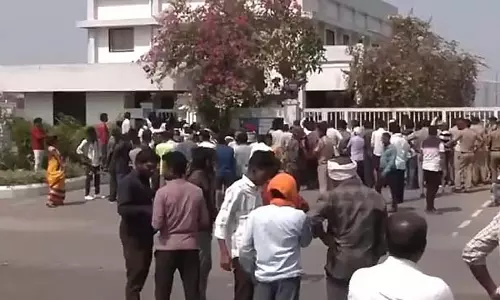 Nagpur : एल्युमिनियम फॉयल बनाने वाली फैक्ट्री में लगी भीषण आग, पांच की मौत Nagpur : एल्युमिनियम फॉयल बनाने वाली फैक्ट्री में लगी भीषण आग, पांच की मौत