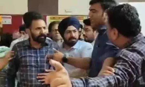 Fazilka में सिविल सर्जन कार्यालय में ट्रैकिंग के बाद हुआ बड़ा ड्रामा Fazilka में सिविल सर्जन कार्यालय में ट्रैकिंग के बाद हुआ बड़ा ड्रामा