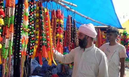 Amritsar के सदियों पुराने गांव के मेले में किसान और पशुपालक आए Amritsar के सदियों पुराने गांव के मेले में किसान और पशुपालक आए