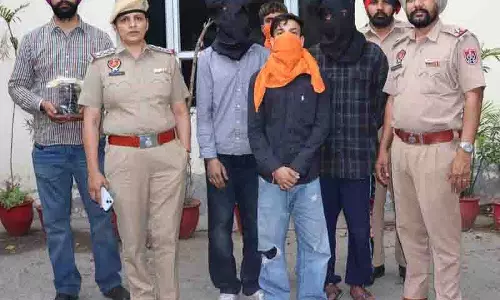 Amritsar में सैलून मालिक पर जानलेवा हमला, पिस्तौल के साथ 4 गिरफ्तार Amritsar में सैलून मालिक पर जानलेवा हमला, पिस्तौल के साथ 4 गिरफ्तार
