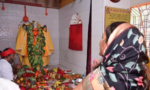 मंत्री लक्ष्मी राजवाड़े ने बीरपुर श्री हनुमान मंदिर में पूजा-अर्चना की