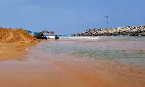 Kerala : मुथलाप्पोझी में मछली पकड़ना ठप्प हो गया