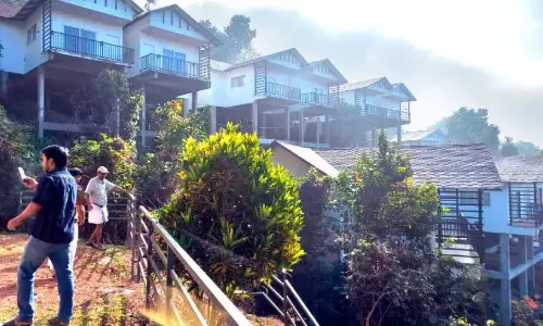 Kerala : थलिप्पुझा के पूकोडे पहाड़ी पर अवैध रिसॉर्ट निर्माण Kerala : थलिप्पुझा के पूकोडे पहाड़ी पर अवैध रिसॉर्ट निर्माण