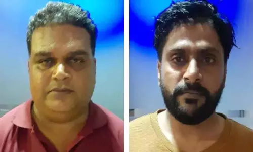 नकली सिगरेट के 1000 पैकेट जब्त; दो लोग हिरासत में नकली सिगरेट के 1000 पैकेट जब्त; दो लोग हिरासत में