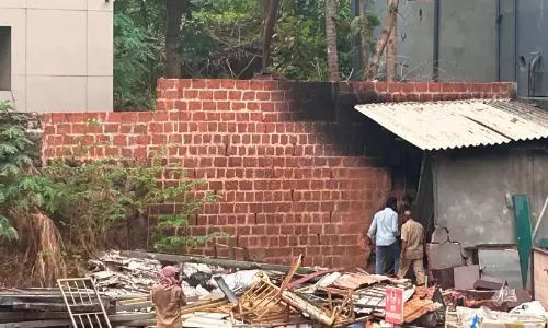 अवैध रूप से शेड बना रहे ; स्वास्थ्य विभाग ने घटनास्थल का निरीक्षण किया