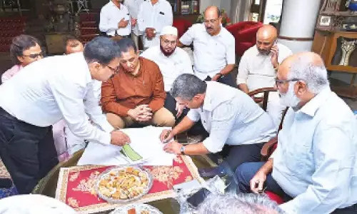 Karnataka: कांग्रेस नेता ने हज भवन के लिए 8 करोड़ रुपये से अधिक की जमीन दान की Karnataka: कांग्रेस नेता ने हज भवन के लिए 8 करोड़ रुपये से अधिक की जमीन दान की