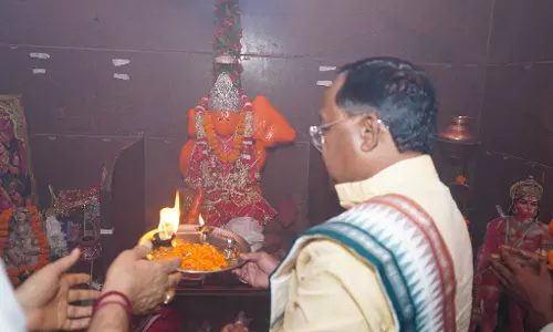 मंत्री रामविचार नेताम ने हनुमान मंदिर में पूजा अर्चना की
