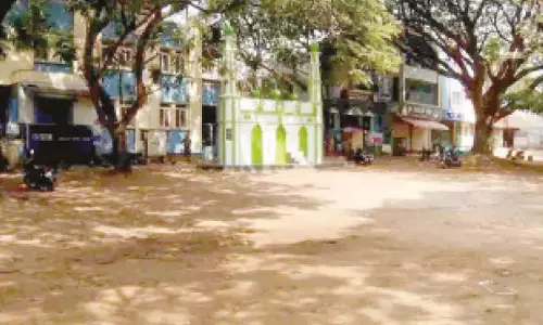 Karnataka: पुलिस द्वारा बैरिकेड्स हटाने के बाद ईदगाह भूमि विवाद सुलझा