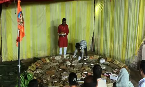 Jabalpur : मंदिर में हनुमान जयंती पर 56 भोग महा थाली और 5,000 किलो का लड्डू चढ़ाया गया