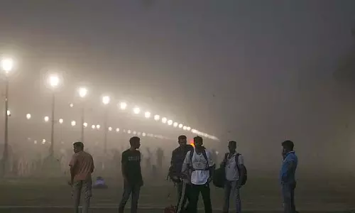 धूल भरी आंधी के कारण 200 उड़ानें विलंबित: दिल्ली हवाई अड्डे पर यात्रियों को परेशानी धूल भरी आंधी के कारण 200 उड़ानें विलंबित: दिल्ली हवाई अड्डे पर यात्रियों को परेशानी