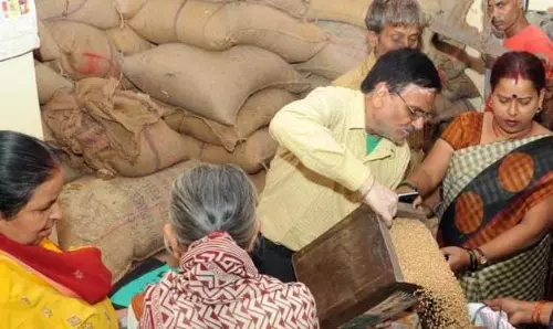 महिला सचिव और पूर्व सरपंचों ने किया PDS घोटाला, FIR दर्ज