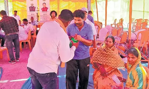 ‘बहिष्कार’ से परेशान भाजपा कार्यकर्ताओं ने Odisha में आयुष्मान कार्ड वितरण में बाधा डाली