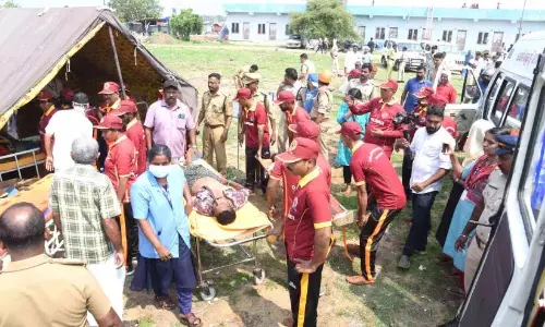 चक्रवाती तूफान की चेतावनी के 45 मिनट के भीतर निवासियों को स्थानांतरित कर दिया गया चक्रवाती तूफान की चेतावनी के 45 मिनट के भीतर निवासियों को स्थानांतरित कर दिया गया