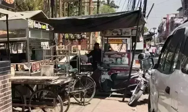 Muzaffarnagar: चाट बाजार बंदी से जिले के सौ परिवारों की आर्थिक स्थिति पर असर Muzaffarnagar: चाट बाजार बंदी से जिले के सौ परिवारों की आर्थिक स्थिति पर असर