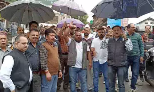 Dharamshala के व्यापारी नए लाइसेंस शुल्क के खिलाफ एकजुट हुए