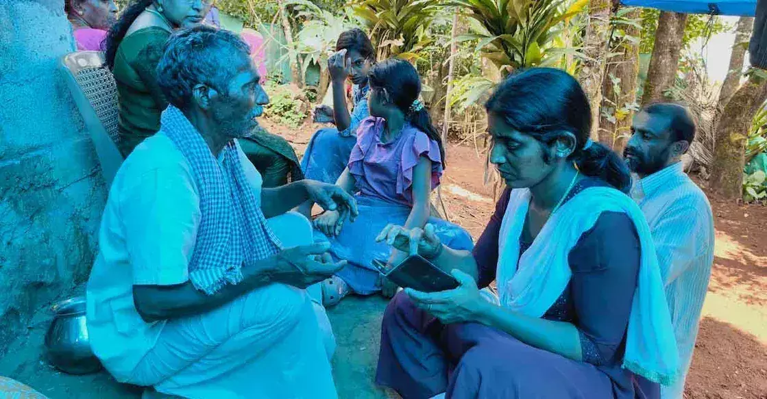 Kerala : इडुक्की परिवार आत्महत्या सजीव के पिता ने पोते-पोतियों के साथ बिताए अंतिम क्षणों को याद किया Kerala : इडुक्की परिवार आत्महत्या सजीव के पिता ने पोते-पोतियों के साथ बिताए अंतिम क्षणों को याद किया
