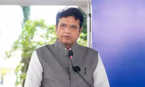 हमने 400 एकड़ जमीन बचा ली है जिसका निजीकरण होने वाला था: Mantri Sridhar Babu हमने 400 एकड़ जमीन बचा ली है जिसका निजीकरण होने वाला था: Mantri Sridhar Babu