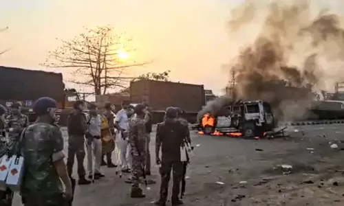 2 लोगों की हत्या, उग्र भीड़ ने पिता-पुत्र को मार डाला