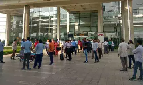 दिल्ली में धूल भरी आंधी, Chandigarh एयरपोर्ट पर भीड़ दिल्ली में धूल भरी आंधी, Chandigarh एयरपोर्ट पर भीड़