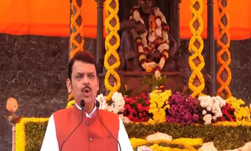 फडणवीस ने Delhi में छत्रपति शिवाजी महाराज के स्मारक की मांग उठाई फडणवीस ने Delhi में छत्रपति शिवाजी महाराज के स्मारक की मांग उठाई