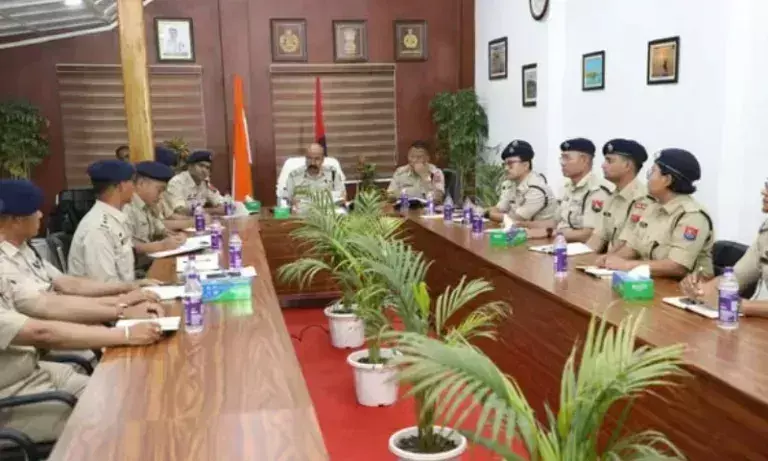 Manipur के DGP ने बेहतरीन प्रदर्शन करने वाले पुलिस और आईआरबी कर्मियों को सम्मानित किया