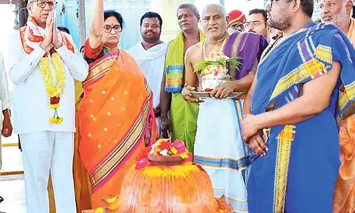सर्वोच्च न्यायालय के पूर्व मुख्य न्यायाधीश ने श्री वेंकटेश्वर स्वामी मंदिर में दर्शन किए