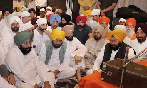 CM Mann, पॉलीवुड सितारों ने हंस राज हंस के साथ दुख साझा किया CM Mann, पॉलीवुड सितारों ने हंस राज हंस के साथ दुख साझा किया
