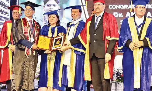 Telangana: मेडिकल कॉलेज के छात्रों के 174वें दीक्षांत समारोह Telangana: मेडिकल कॉलेज के छात्रों के 174वें दीक्षांत समारोह