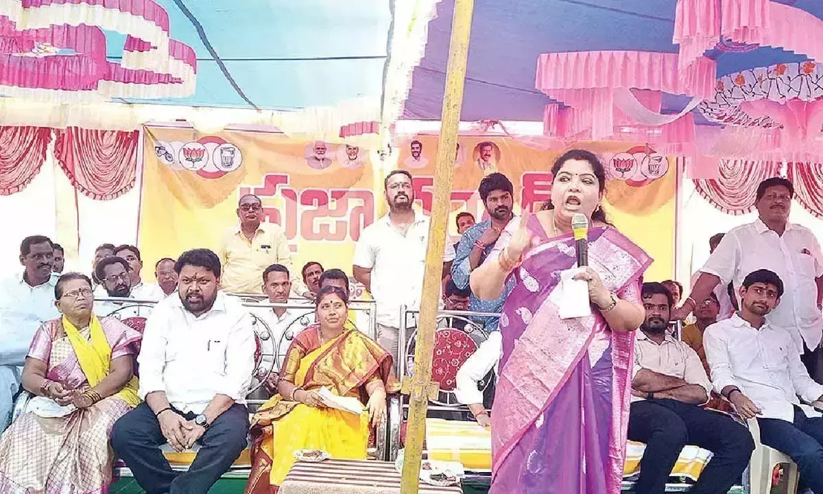Andhra: कुमकी हाथी जल्द ही मान्यम जिले में पहुंचेंगे Andhra: कुमकी हाथी जल्द ही मान्यम जिले में पहुंचेंगे