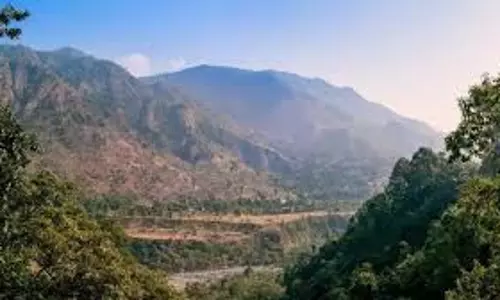 Haldwani में धूप के बावजूद ठंडी हवा से मौसम सुहावना