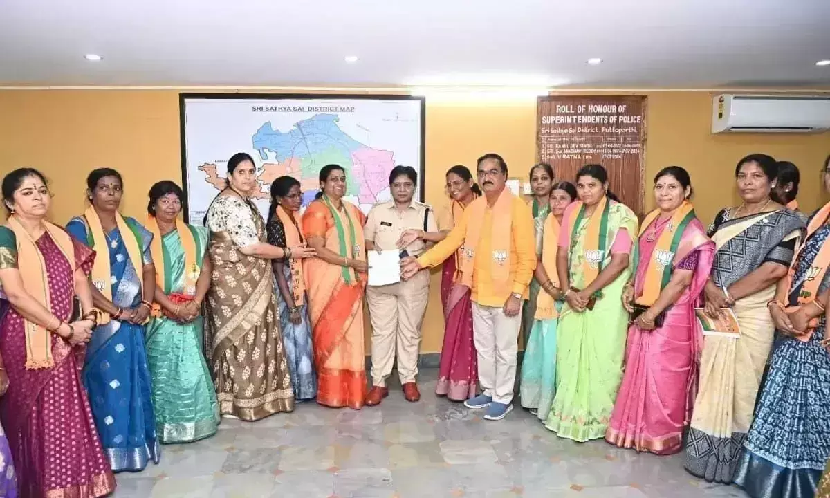 Andhra: पुलिस पर अपमानजनक टिप्पणी के लिए जगन के खिलाफ कार्रवाई करें Andhra: पुलिस पर अपमानजनक टिप्पणी के लिए जगन के खिलाफ कार्रवाई करें