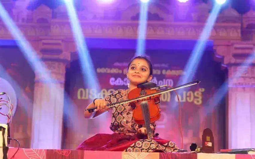 Kerala की 11 वर्षीय वायलिन वादक गंगा अपनी जादुई तारों के साथ जगह-जगह जा रही Kerala की 11 वर्षीय वायलिन वादक गंगा अपनी जादुई तारों के साथ जगह-जगह जा रही