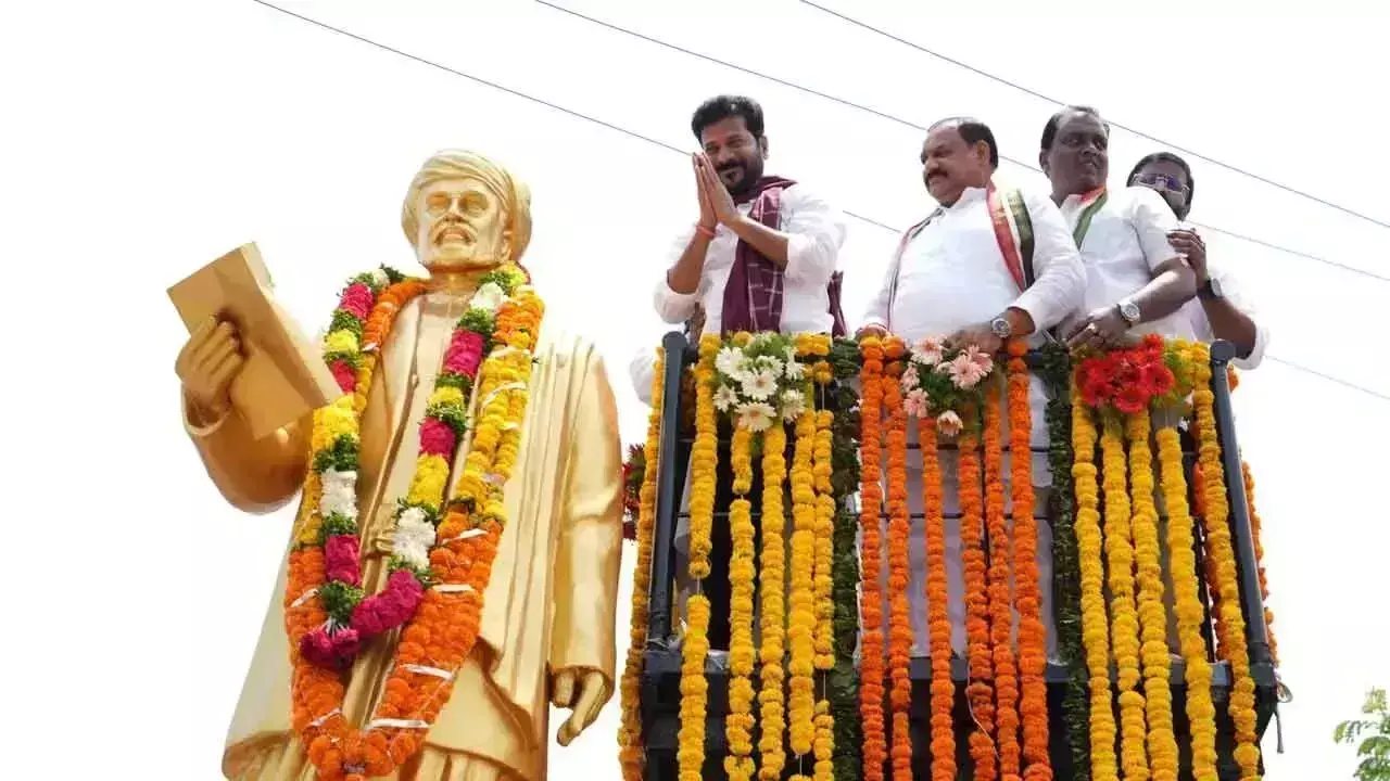 CM रेवंत ने ज्योतिबा फुले की प्रतिमा स्थापना के लिए स्थान का निरीक्षण किया