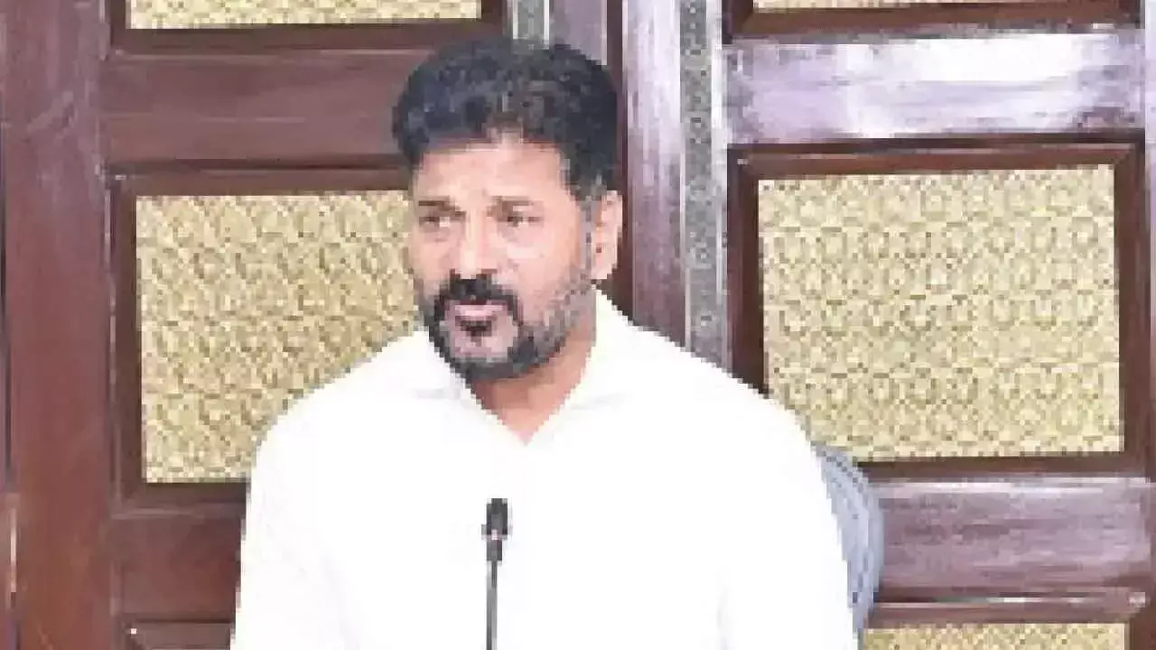 CM ने अधिकारियों से राज्य में ड्राई पोर्ट के डिजाइन पर काम शुरू करने को कहा CM ने अधिकारियों से राज्य में ड्राई पोर्ट के डिजाइन पर काम शुरू करने को कहा