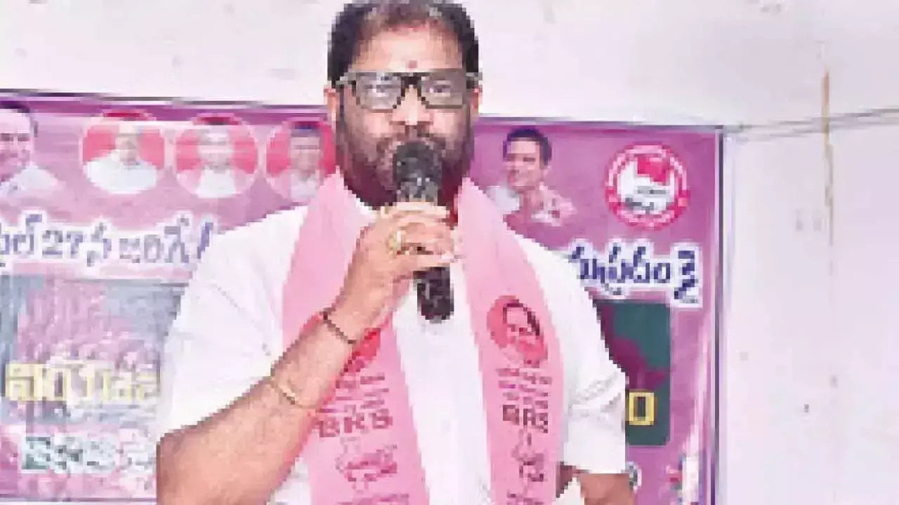 Telangana: वारंगल सभा के लिए सेना जुटाएं, वड्डीराजू गुलाबी कैडर को निर्देश देंगे Telangana: वारंगल सभा के लिए सेना जुटाएं, वड्डीराजू गुलाबी कैडर को निर्देश देंगे