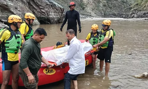 Devprayag हादसे में लापता हुए पांचों लोगों की मौत, पुलिस ने किए मृतकों के शव बरामद Devprayag हादसे में लापता हुए पांचों लोगों की मौत, पुलिस ने किए मृतकों के शव बरामद