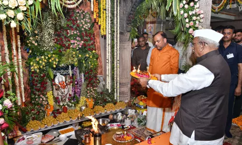 Jaipur: राज्यपाल ने दक्षिणमुखी बालाजी मंदिर हाथोज धाम में आरती में भाग लिया