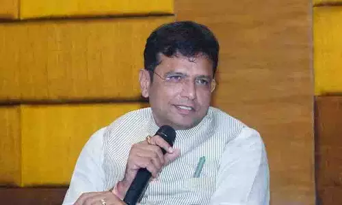 Sridhar Babu धन ऋण से नहीं, बल्कि बांड से जुटाया गया Sridhar Babu धन ऋण से नहीं, बल्कि बांड से जुटाया गया