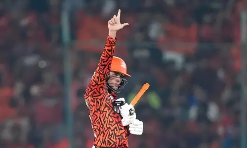 IPL 2025: अभिषेक शर्मा ने 40 गेंदों में जड़ा शतक