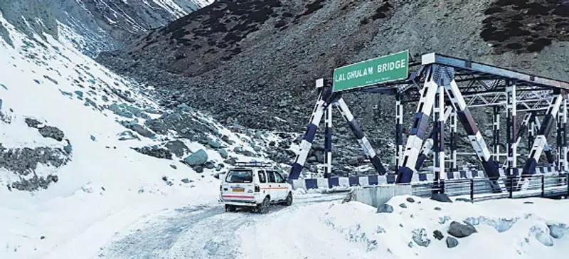 मुगल रोड बंद, शोपियां में व्यापार और यात्रा प्रभावित मुगल रोड बंद, शोपियां में व्यापार और यात्रा प्रभावित