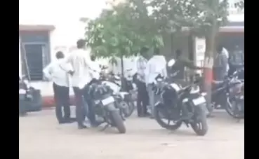 खिड़की से घर अंदर डाला पेट्रोल और सनकी ने लगाई आग, ब्रेकअप होने से था नाराज खिड़की से घर अंदर डाला पेट्रोल और सनकी ने लगाई आग, ब्रेकअप होने से था नाराज