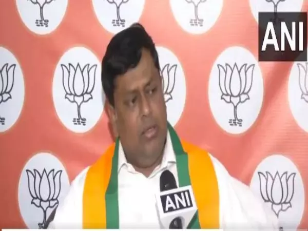 CM Mamata ने वोट के लिए बंगाल को जिहादियों के हवाले कर दिया: मुर्शिदाबाद हिंसा पर भाजपा CM Mamata ने वोट के लिए बंगाल को जिहादियों के हवाले कर दिया: मुर्शिदाबाद हिंसा पर भाजपा