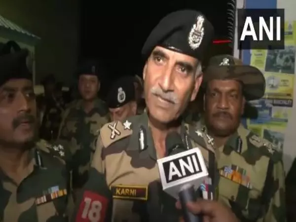 मुर्शिदाबाद हिंसा: Police की सहायता के लिए बीएसएफ की 5 कंपनियां तैनात मुर्शिदाबाद हिंसा: Police की सहायता के लिए बीएसएफ की 5 कंपनियां तैनात